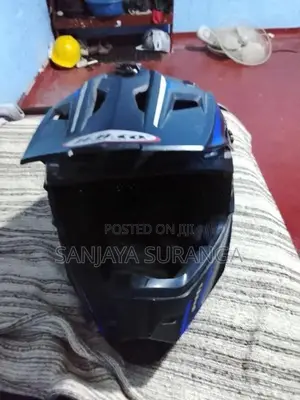 හෙල්මට් එකක්