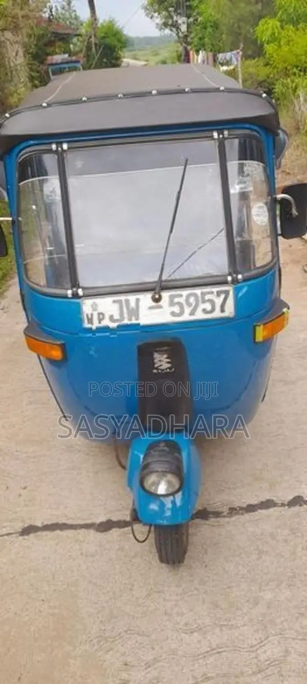Bajaj RE 2005