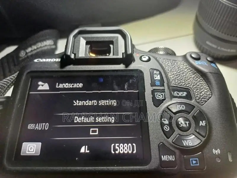 Canon EOS 2000D