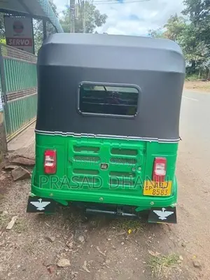 Bajaj RE 2016