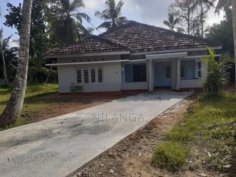 Ambalangoda House with Land for Rent
