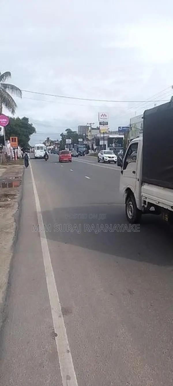 පර්චස් 60ක් මීගමුව කුරණ කාපට් පාරට මුහුණලා