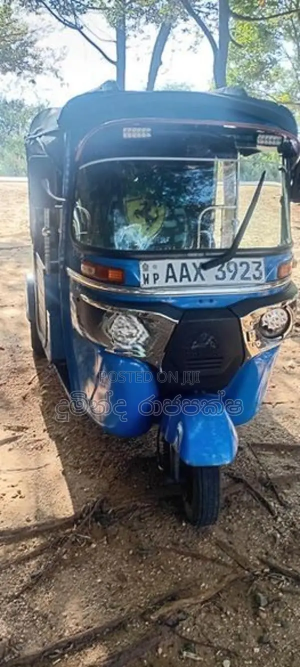 Bajaj RE 2015