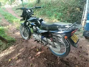 Bajaj CT100 2016