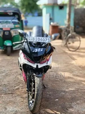 Yamaha R15 2019