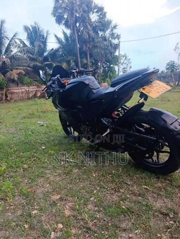 Bajaj Pulsar RS200 2015