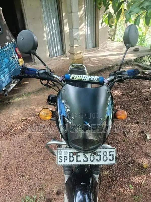 Bajaj CT100 2016