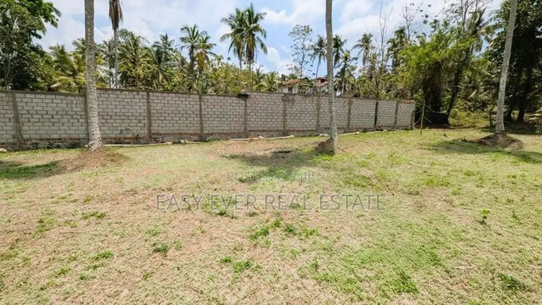 මීගමුව මීරිගම පාරට මීටර් 300 ඉඩමක් විකිණීමට