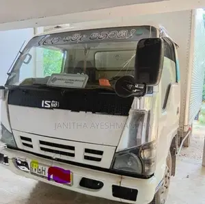 Isuzu NPR81 2004