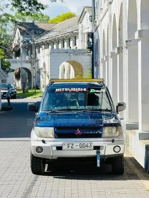 Mitsubishi Montero iO 2000