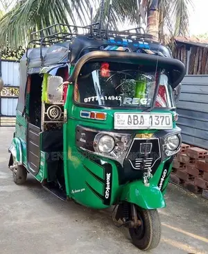 Bajaj RE 2015