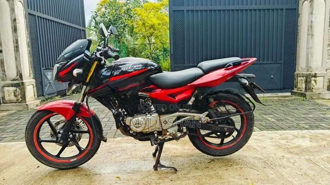 Bajaj Pulsar 180 2015