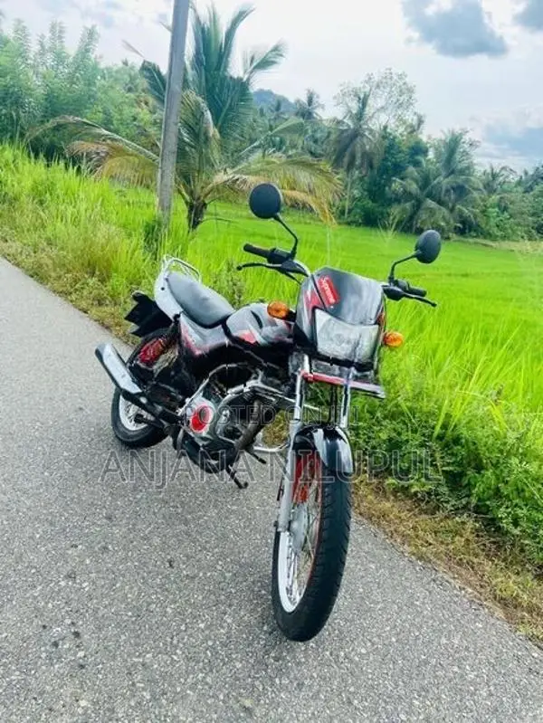 Bajaj CT100 2018