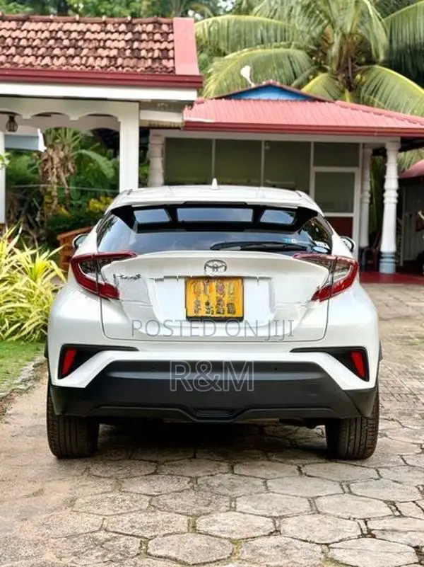 Toyota CHR NGX 10 2019