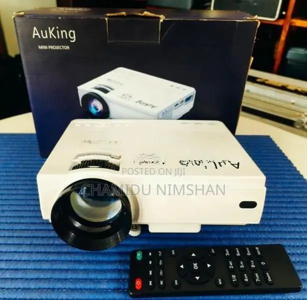 Auking A008 Projector