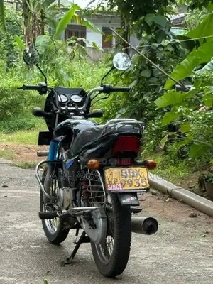 Bajaj CT100 2015