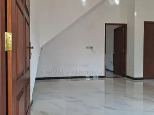 House for Rent - close to Ganemulla Kadawatha Road Ideal a Couple