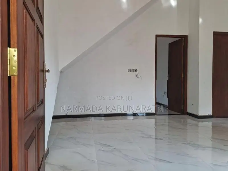 House for Rent - close to Ganemulla Kadawatha Road Ideal a Couple