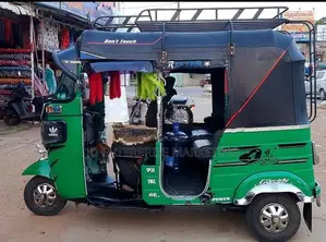 Bajaj RE 2015