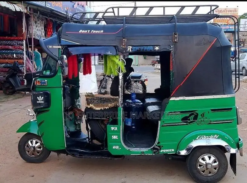 Bajaj RE 2015