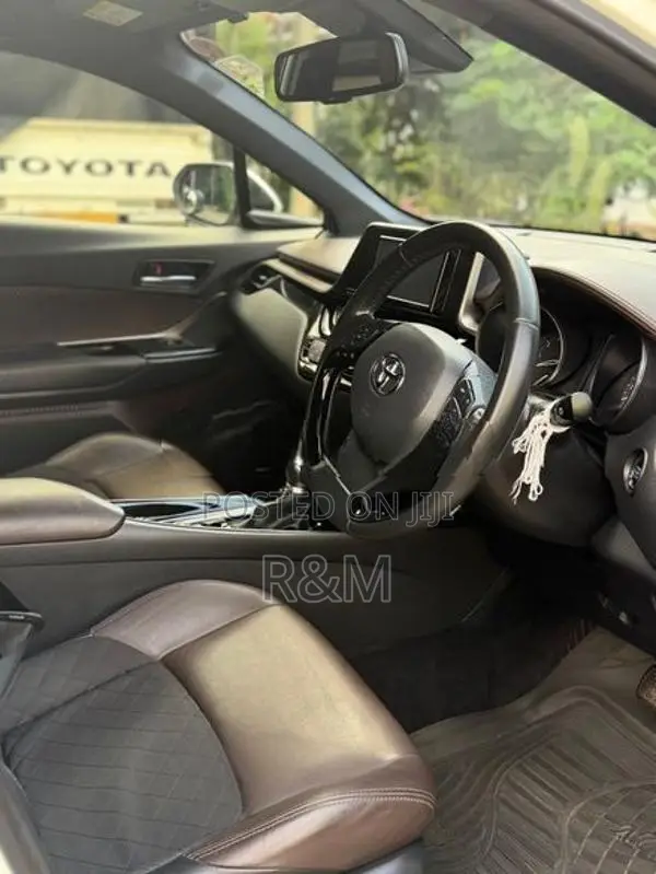 Toyota CHR NGX 10 2019