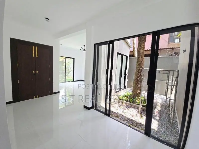 Newly Build Luxury 3 Storey House for Sale in Homagama