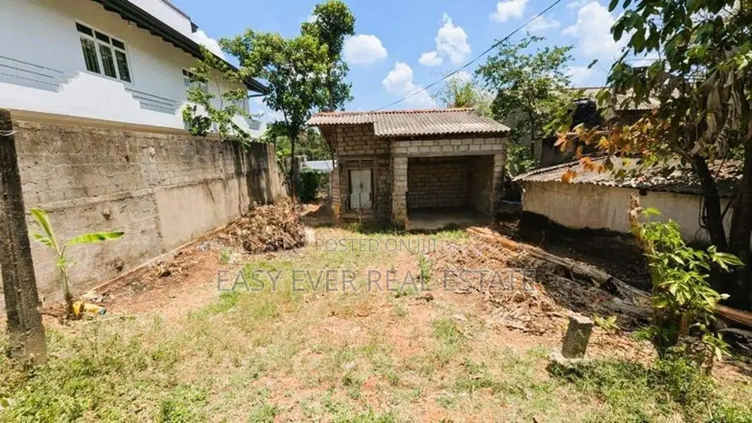 කඩවතින් ඉඩම්ක්