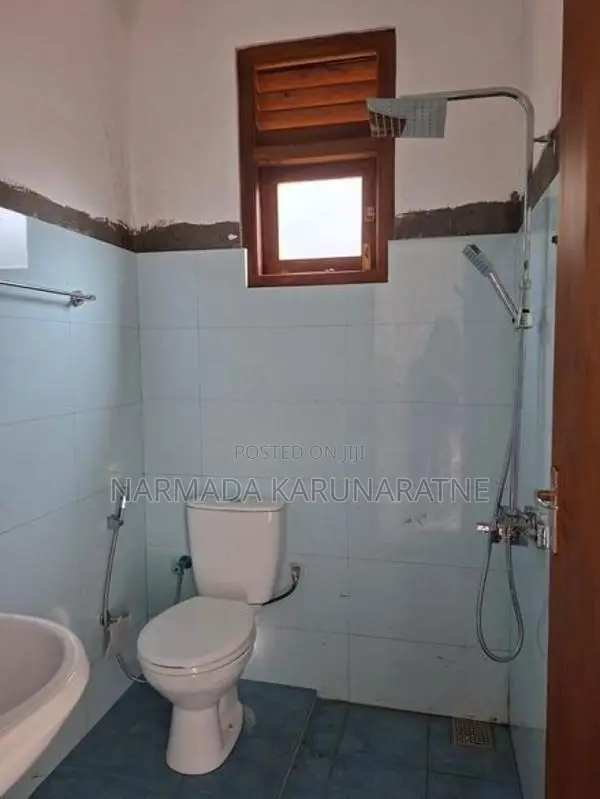House for Rent - close to Ganemulla Kadawatha Road Ideal a Couple