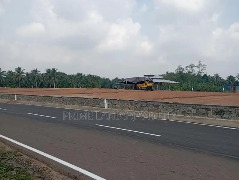 කොට්ටාව නගරයට මිනිත්තු 15 අගනා බිම්කොටස්