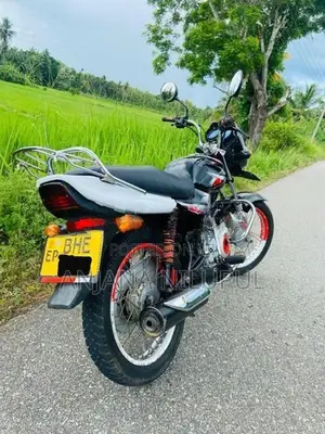 Bajaj CT100 2018
