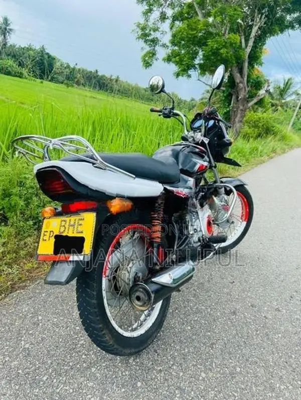 Bajaj CT100 2018