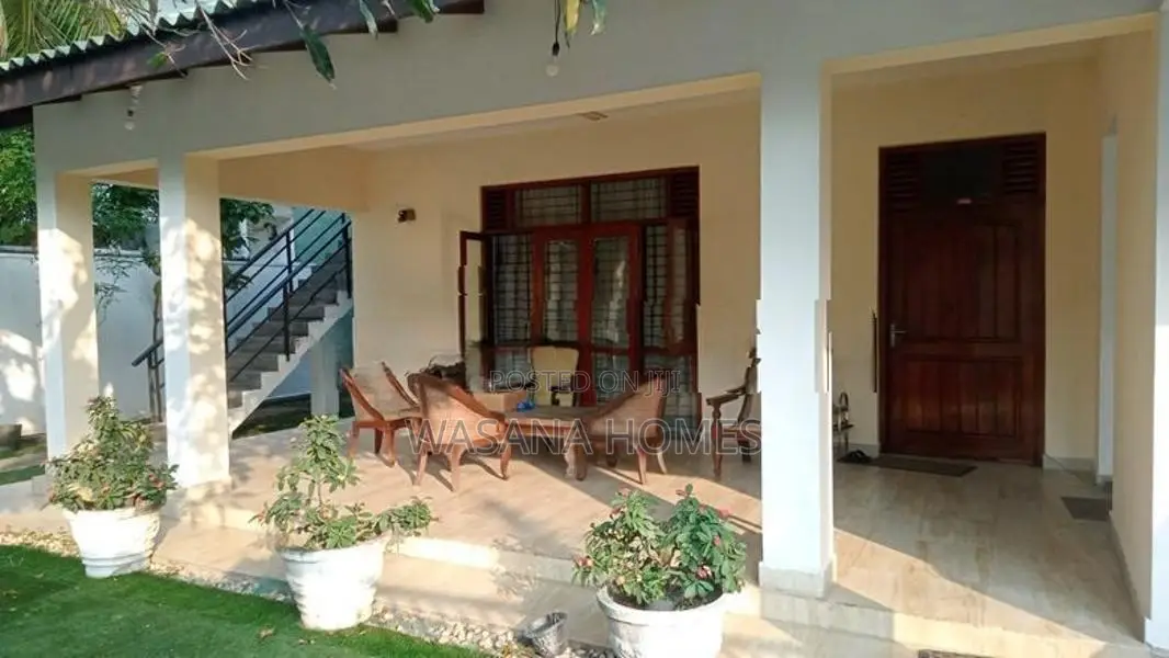 House for Sale Boralesgamuwa Town