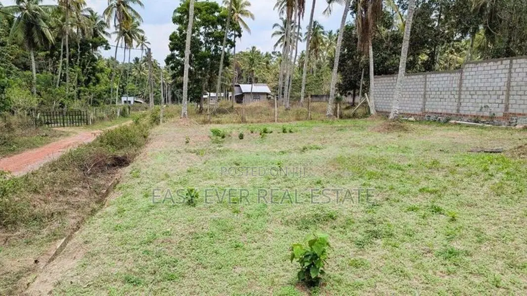 මීගමුව මීරිගම පාරට මීටර් 300 ඉඩමක් විකිණීමට