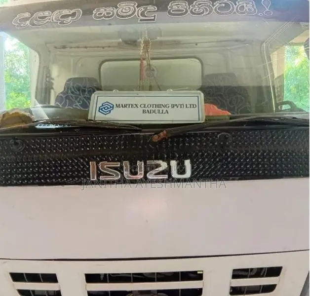 Isuzu NPR81 2004