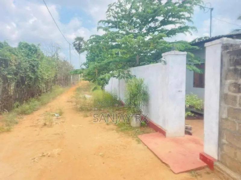 Land with House for Sale அச்சுவேலி