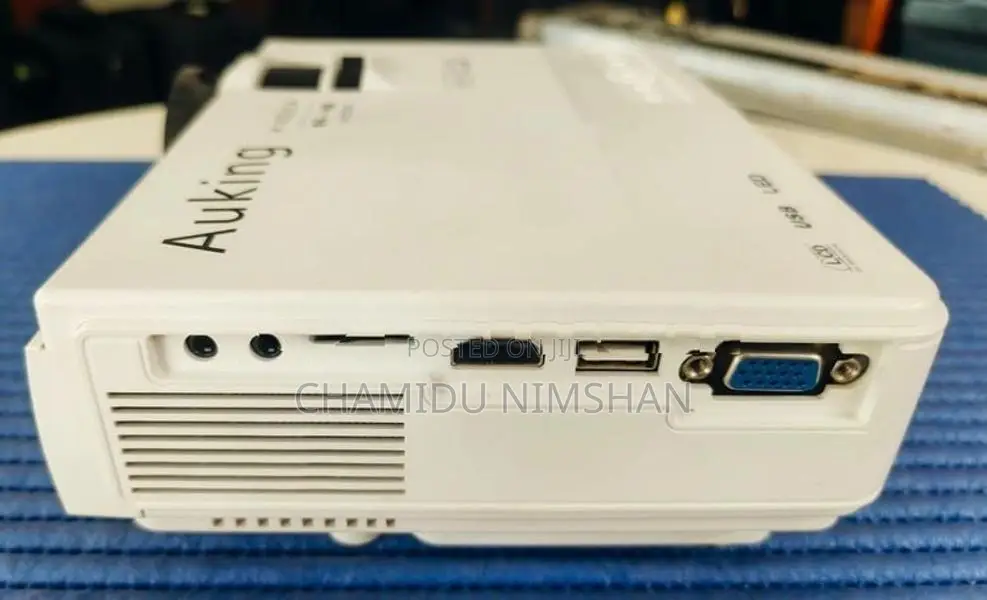Auking A008 Projector