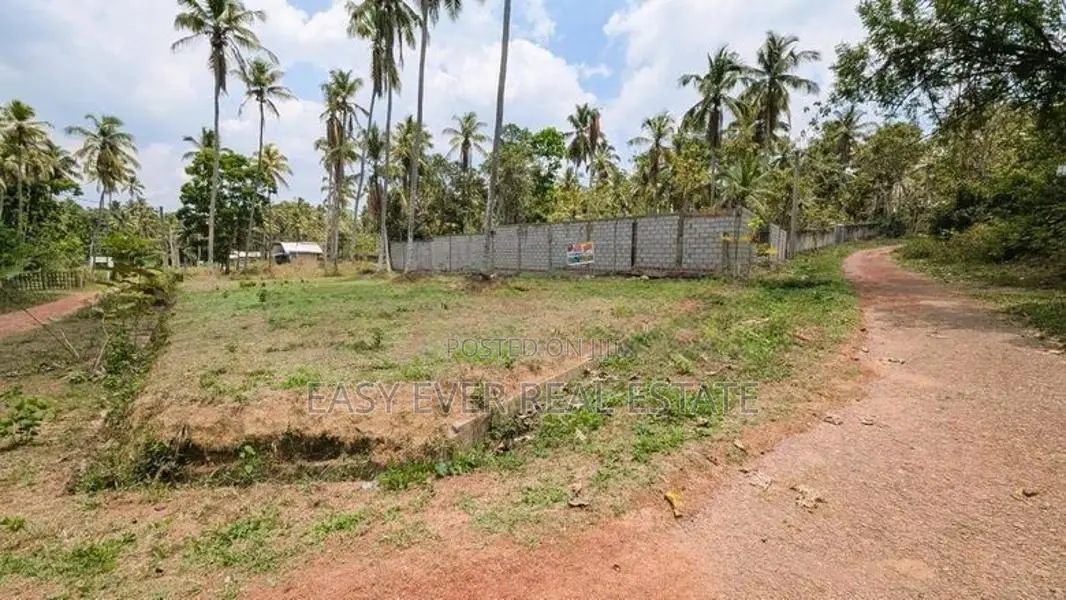 මීගමුව මීරිගම පාරට මීටර් 300 ඉඩමක් විකිණීමට