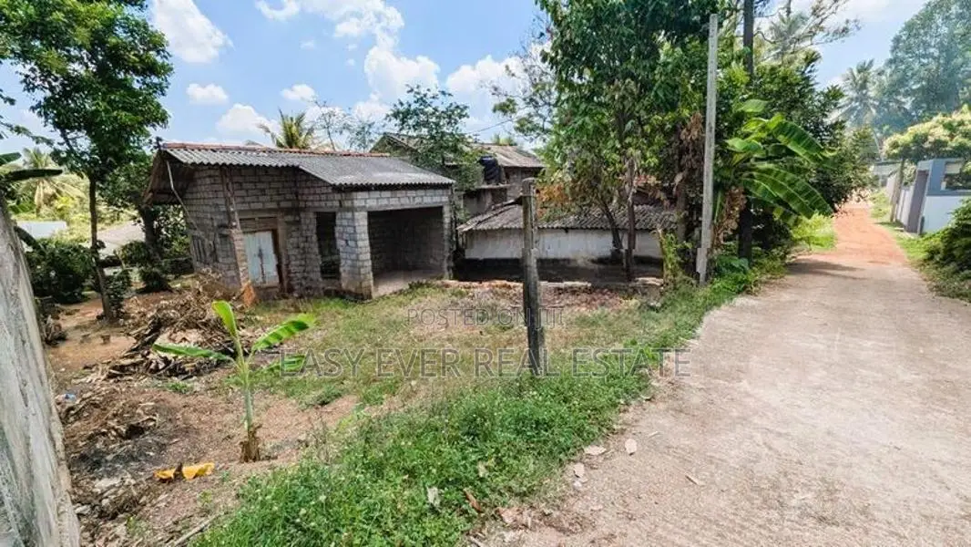 කඩවතින් ඉඩම්ක්