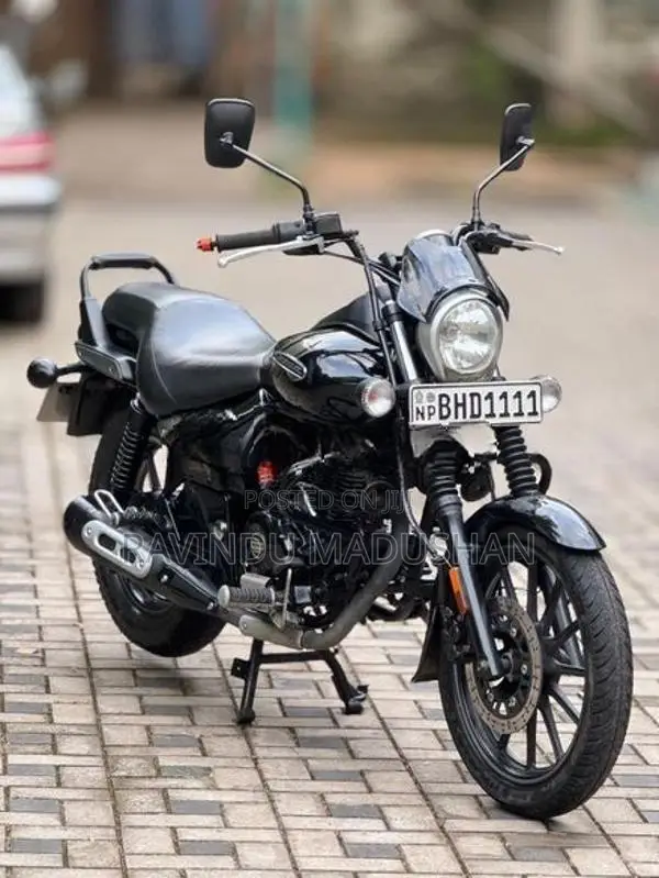 Bajaj Avenger Street 2018
