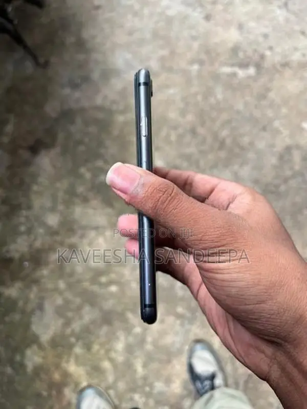 Apple iPhone 8 (Used)