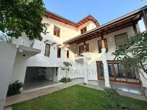 Luxury 3-Storey House with Rooftop Bar for Sale – Kotte