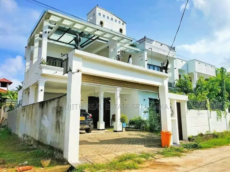 Luxury House For Sale in Negombo ( 5 Rooms )