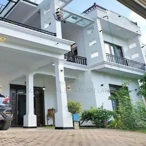 Luxury House For Sale in Negombo ( 5 Rooms )