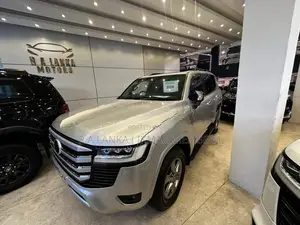 Toyota Land Cruiser Sahara V6 7 seat AUSTRALIAN 2024