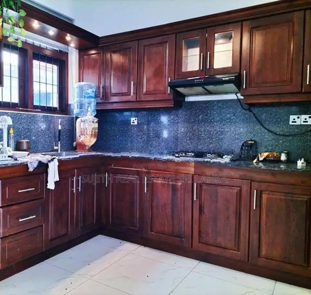 Luxury House For Sale in Negombo ( 5 Rooms )