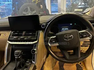 Toyota Land Cruiser V6 ZX 300 2023