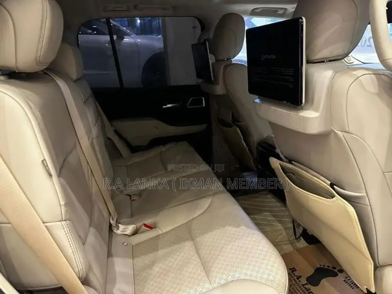 Toyota Land Cruiser V6 ZX 300 2023