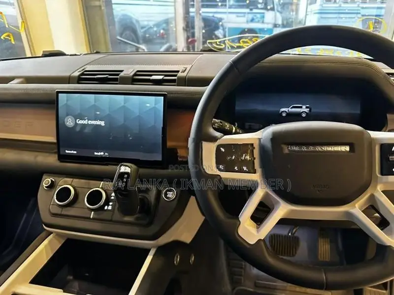 Land Rover Defender 110 X Dynamic 2025