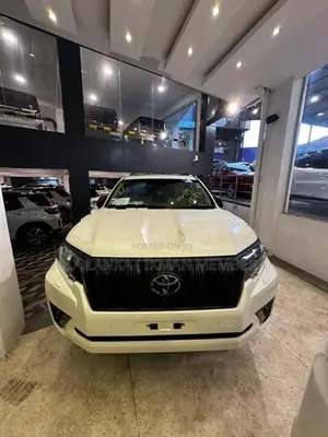 Toyota Land Cruiser Prado TRJ150 Black Edition 2023