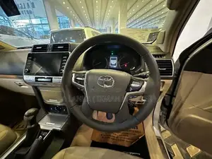 Toyota Land Cruiser Prado TRJ150 Black Edition 2023